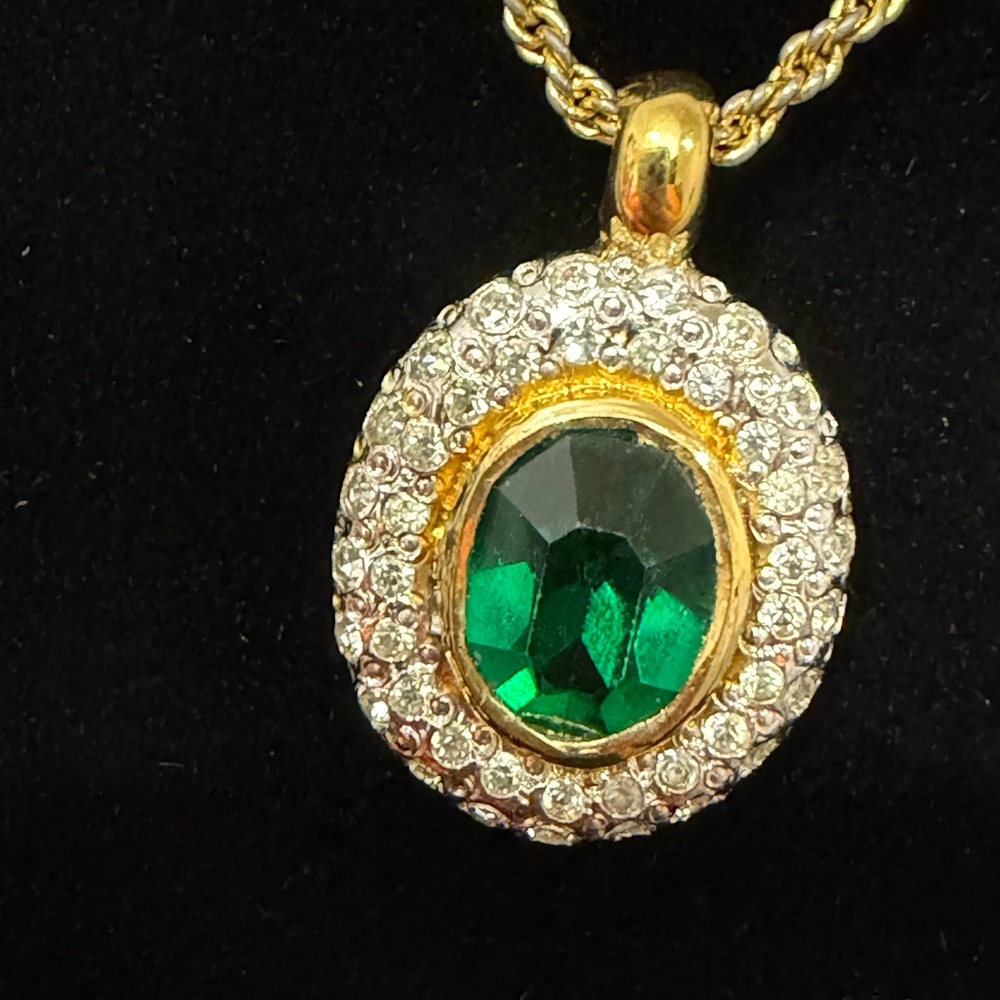 #105 1960s-1970s Valentino Garavani Gold Necklace with Green Stone - Picture 4 of 8